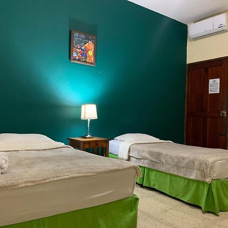 לאון Hostal Fachente מראה חיצוני תמונה