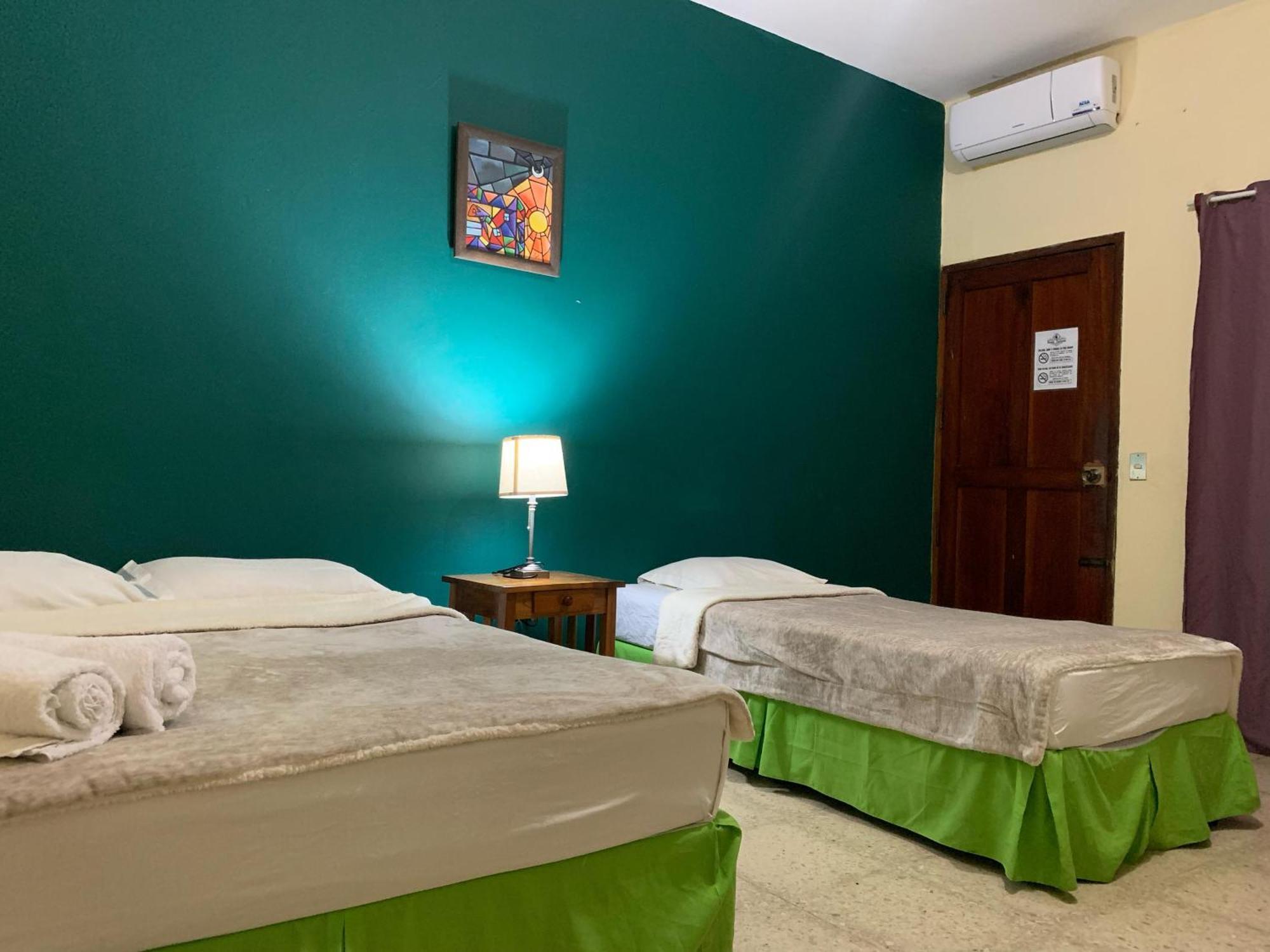 לאון Hostal Fachente מראה חיצוני תמונה